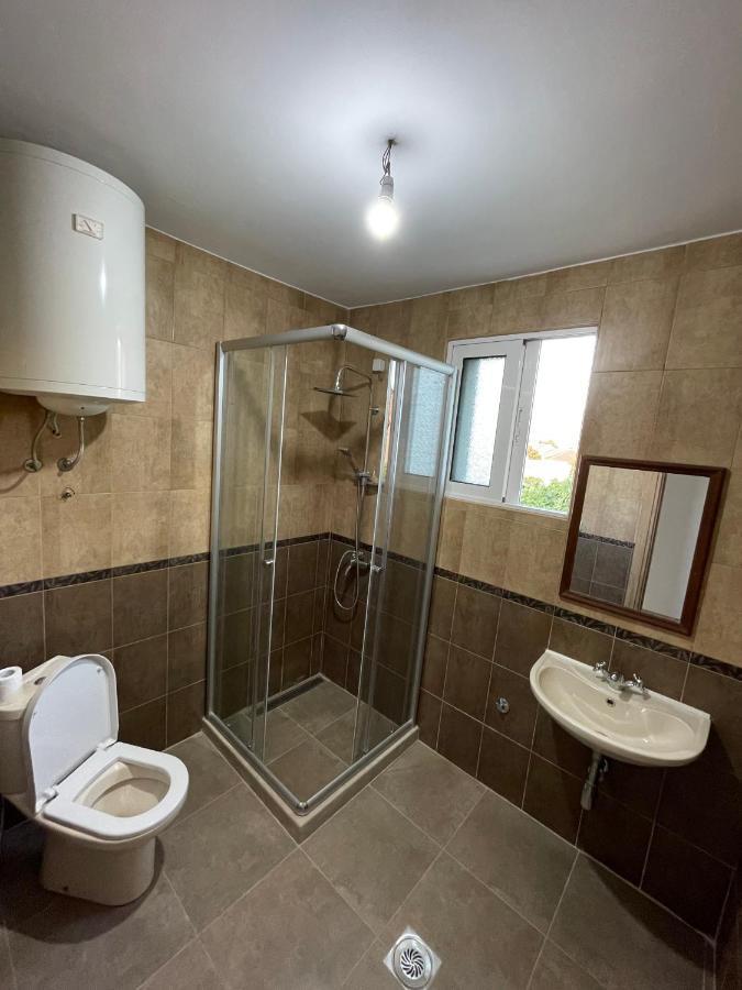 Entire Spacious Apartment With Free Parking Podgorica Bagian luar foto