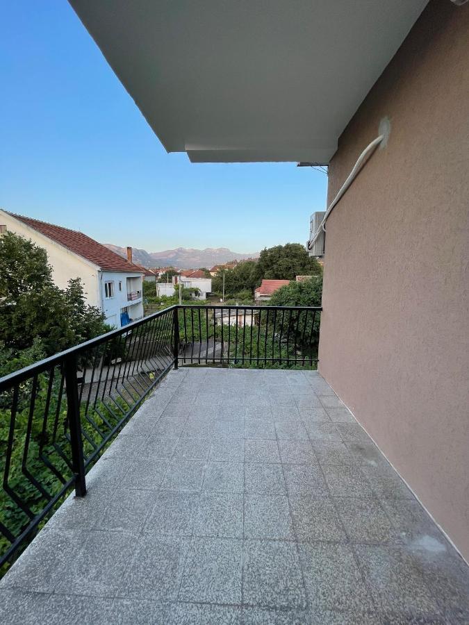 Entire Spacious Apartment With Free Parking Podgorica Bagian luar foto