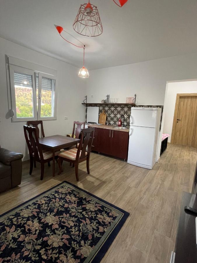 Entire Spacious Apartment With Free Parking Podgorica Bagian luar foto
