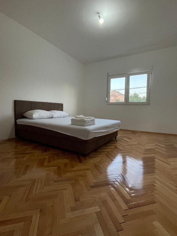 Entire Spacious Apartment With Free Parking Podgorica Bagian luar foto
