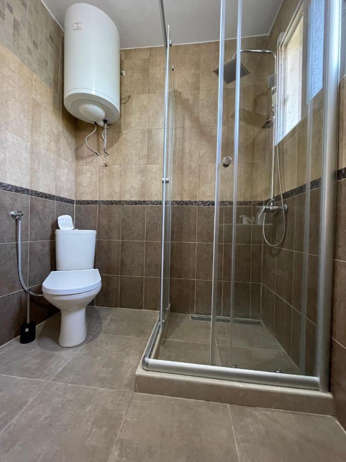 Entire Spacious Apartment With Free Parking Podgorica Bagian luar foto